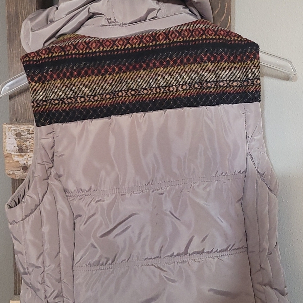 CoffeeShop New York Puffer Vest size small - Picture 3 of 6